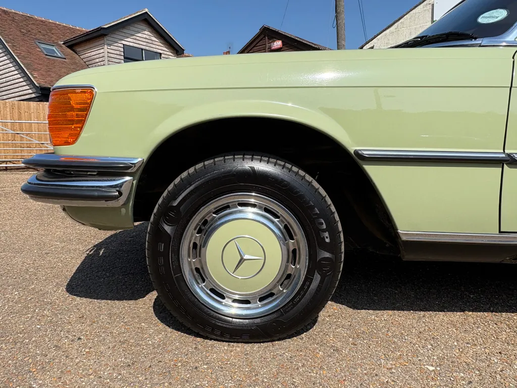 Mercedes benz 280s q1mbk9iphdo5hpadvq9mo