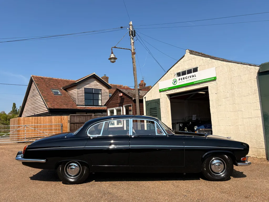 Jaguar mk10 3vpbli4kxefeahw9azimz
