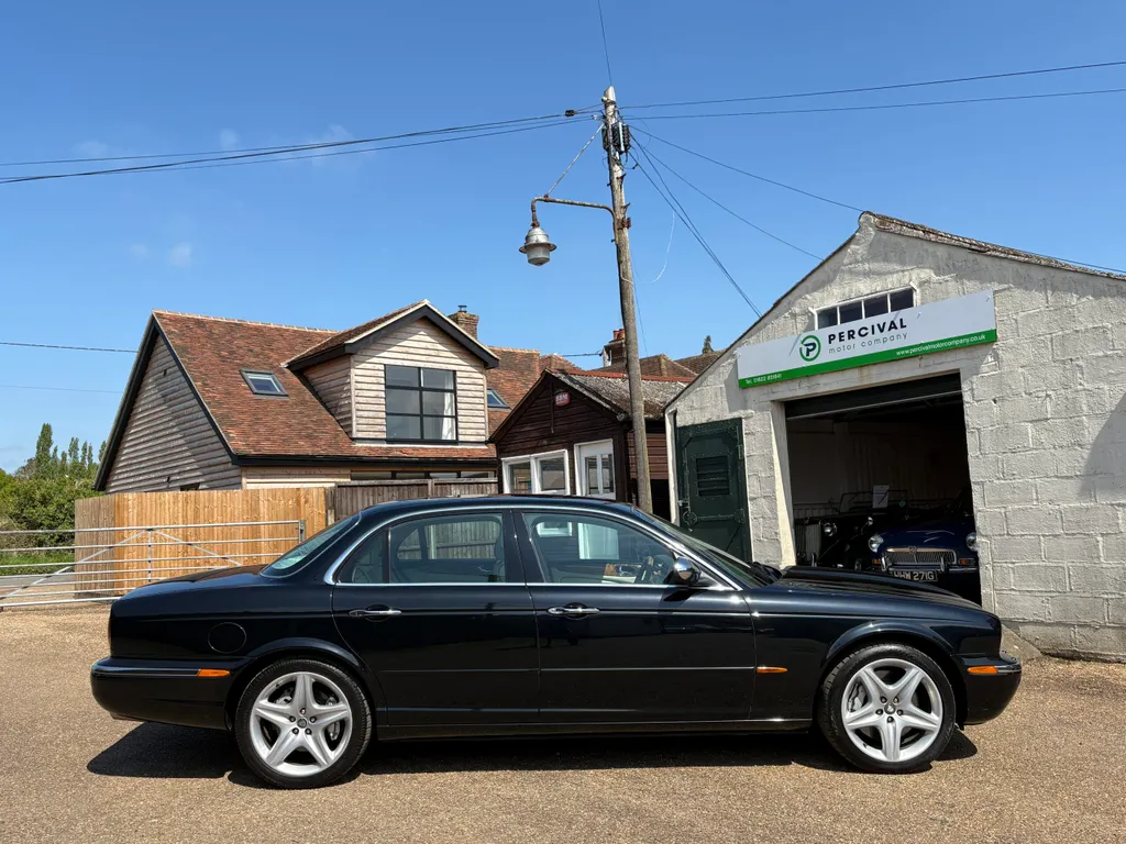 Jaguar xjr jo6id1q3ze8fhfwjzgvob