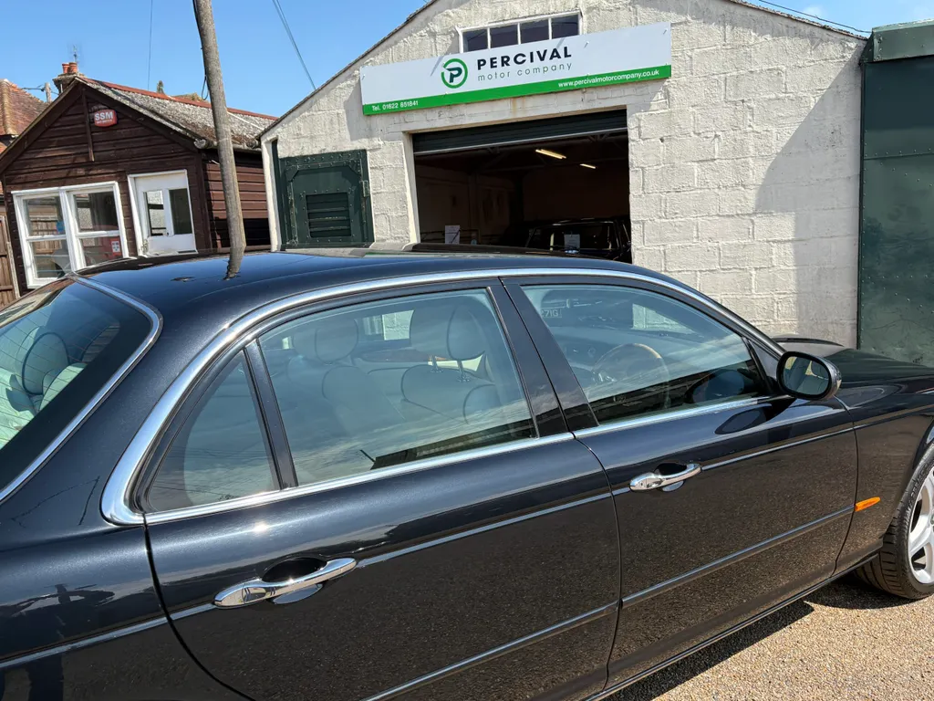 Jaguar xjr jmiwk91boo3wxlup25b8i