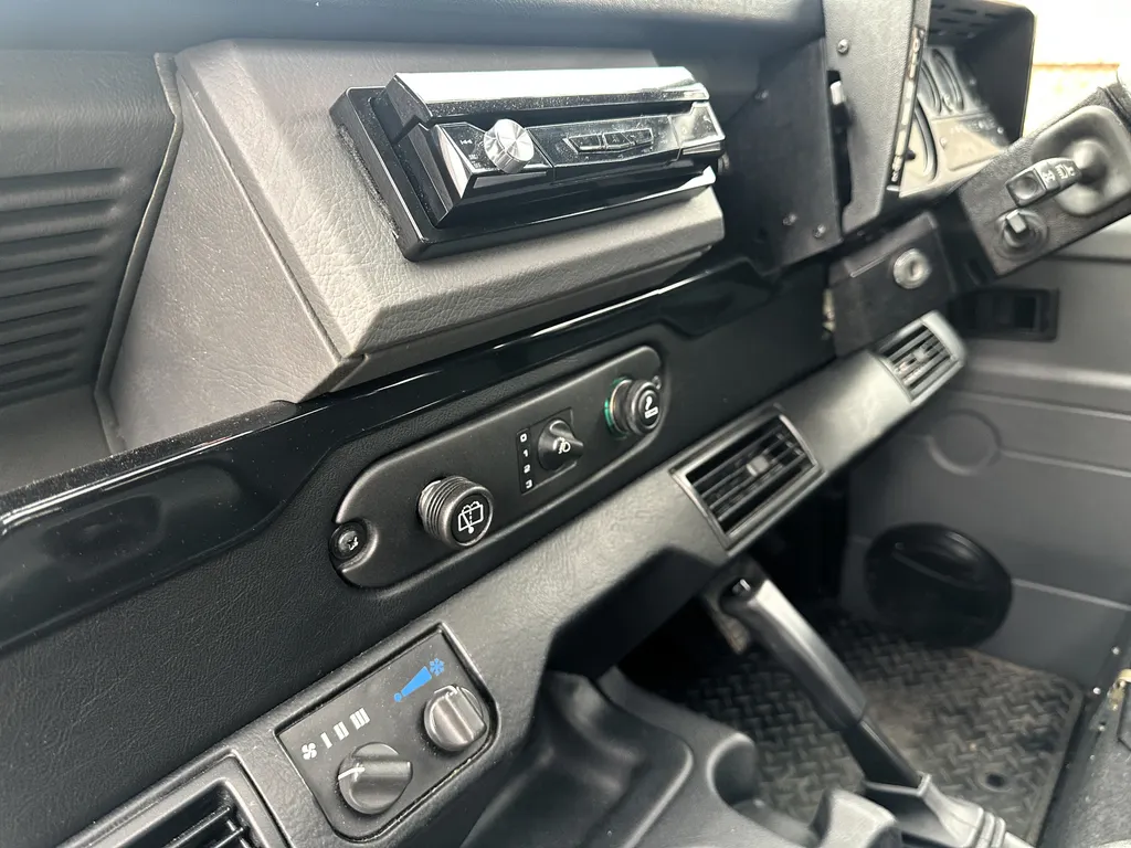 Land rover defender 90 5aoo2a94gyynh0mbjrcdh
