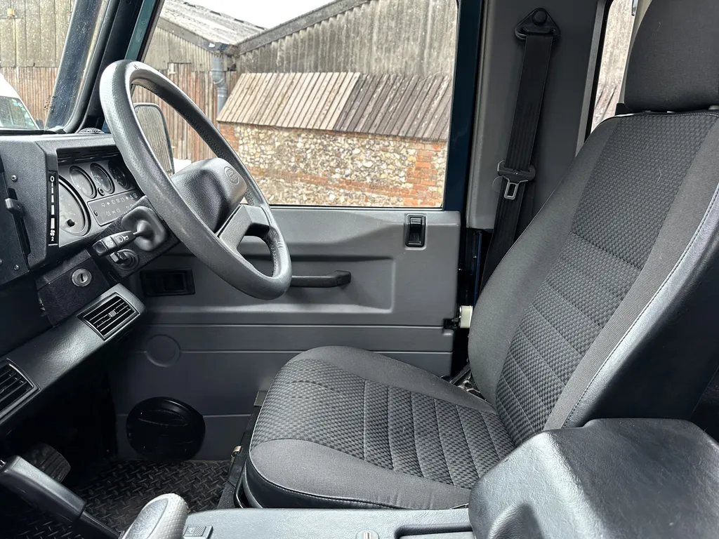 Land rover defender 90 8m1zsubjcjcyc1786pkpi