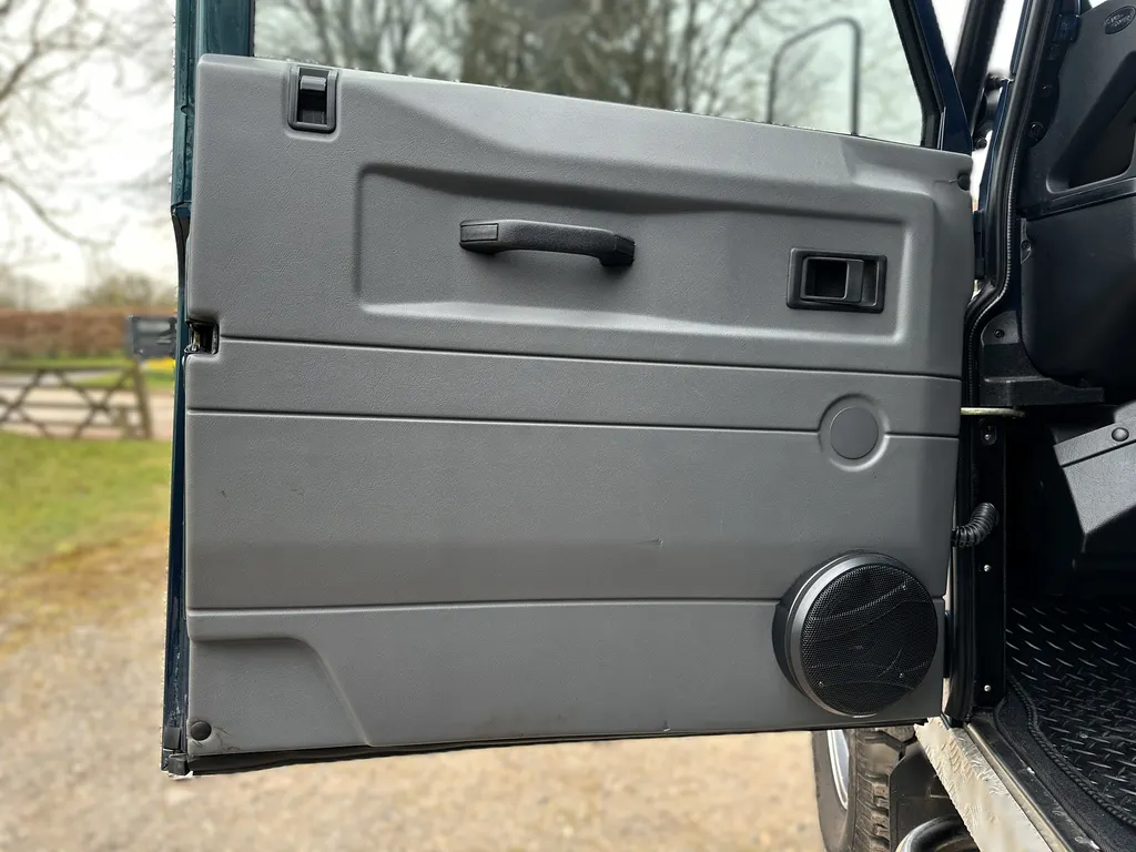 Land rover defender 90 hn9fs y3ijjlttdt1gf5m