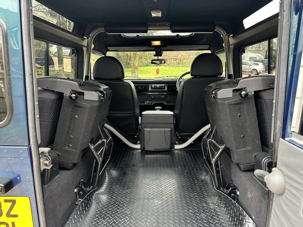 Land rover defender 90 nvswdjv64lysjaz7awtcy