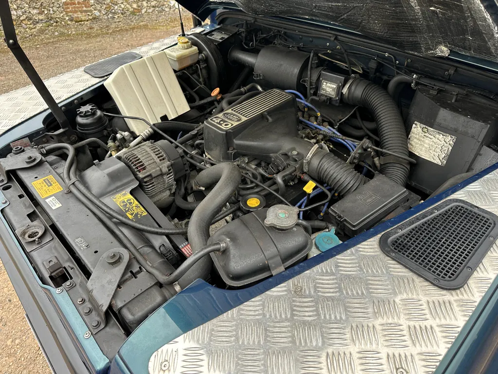 Land rover defender 90 r8mctyiowglesem k7ich