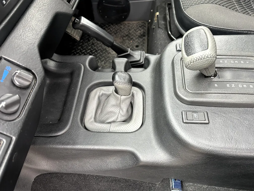 Land rover defender 90 h 8m5g0xjls z2kycuxcq