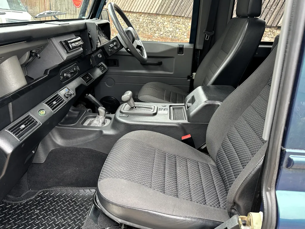 Land rover defender 90 kubw7d5lmt2ksvqlvbizu