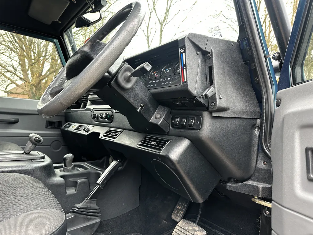 Land rover defender 90 r4tcjho rhbfbsjyvjoib