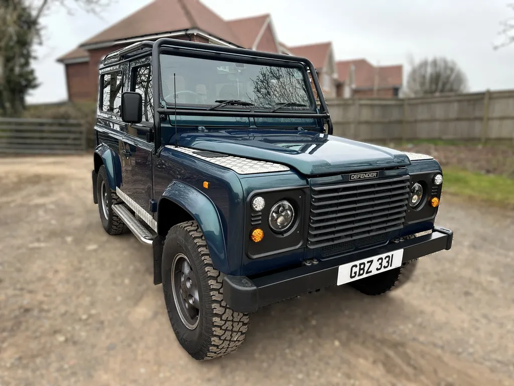 Land rover defender 90 uz28fe5q0cmnsbfnm4hyd
