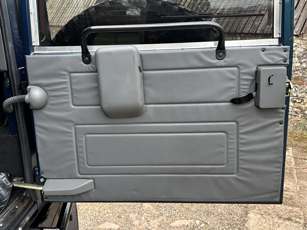 Land rover defender 90 x4lear883h5rn4zu35lwo