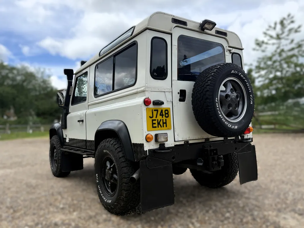 Land rover defender 90  lld 42uhcsmboq0ftz50