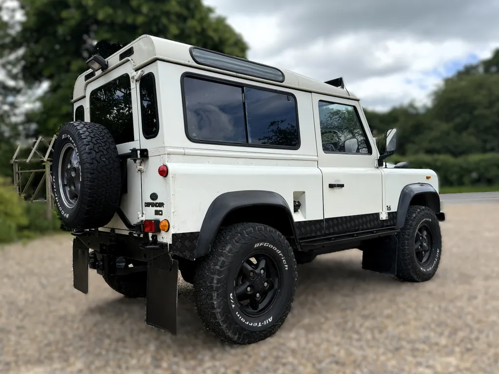 Land rover defender 90 2ckrfsz4zha2b43zoxisq
