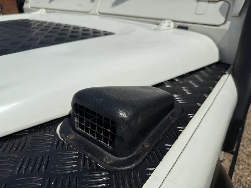 Land rover defender 90 2oiugt4fxm6r4a r55p6l