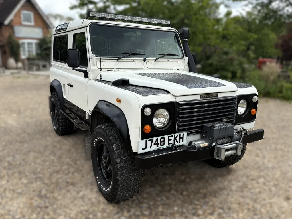 Land rover defender 90 3fzrbrsucoftiinpddf0v