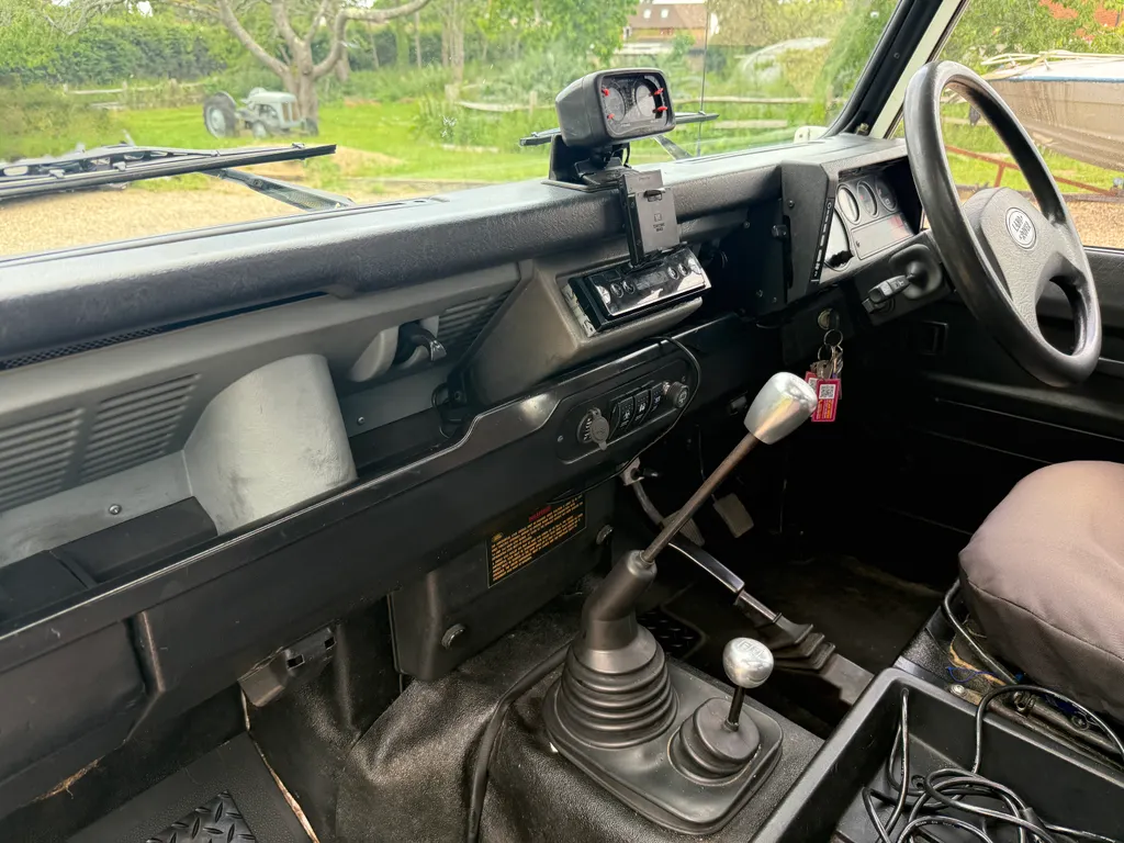 Land rover defender 90 6diot6yfleohwwzezaieg