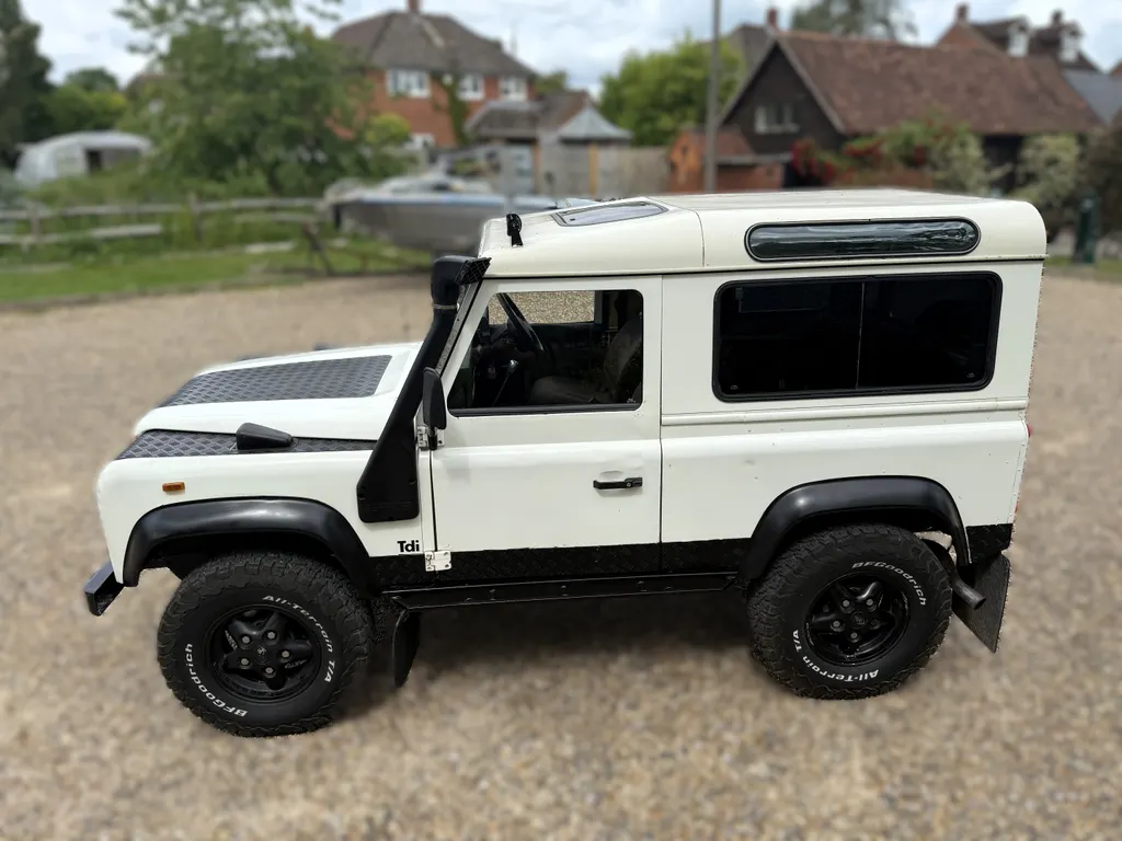 Land rover defender 90 865ceds9t0ph2luhn1 3r