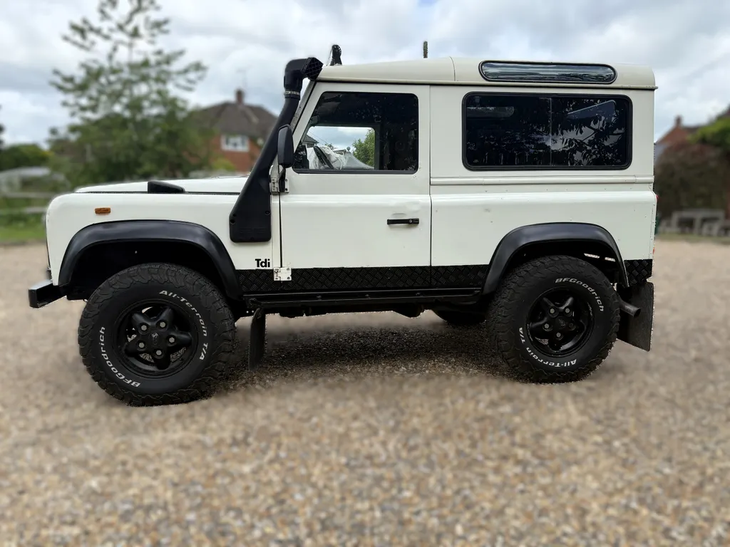 Land rover defender 90 dbptfu oio8vviggnv2uu