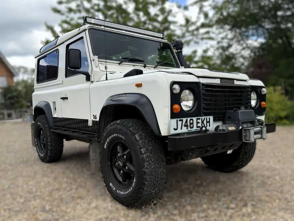Land rover defender 90 fcfrrbx uy9y83r2yz g5