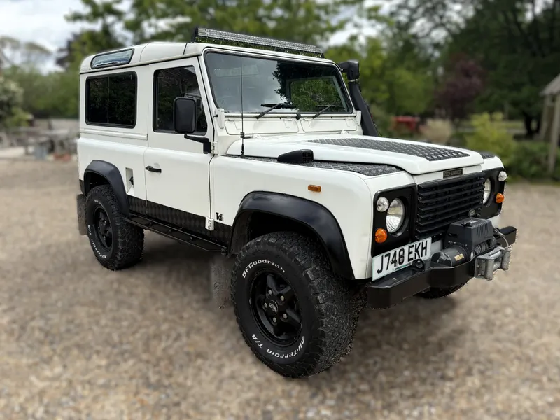 Land rover defender 90 hgxvxqsfwjbutab21og9r