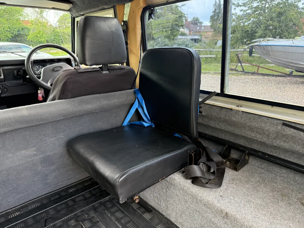 Land rover defender 90 qi6m7coblkgzuhvb0 vm2