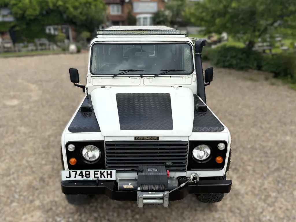 Land rover defender 90  hqpuzfbhl6q00oso2y1d