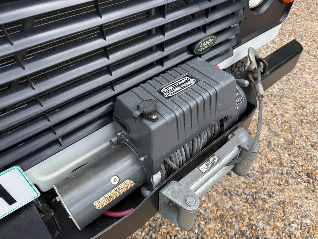 Land rover defender 90 bui6hgul8cygpvao2yerp