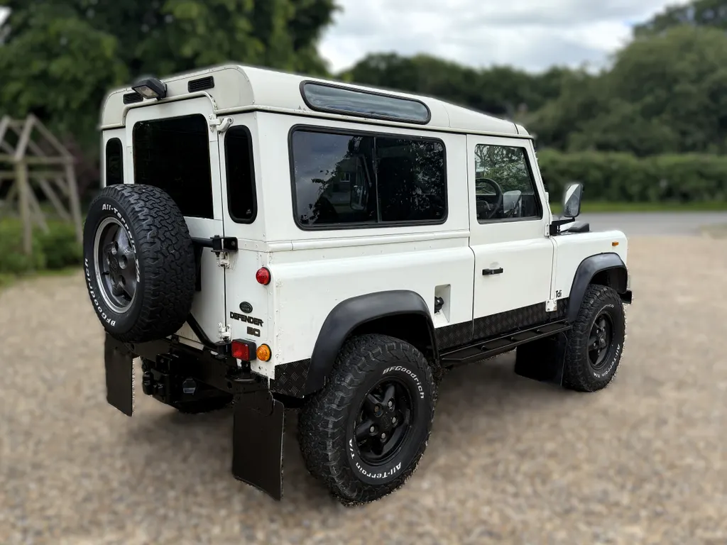 Land rover defender 90 c6tnvyxne668w4u2ipr8o