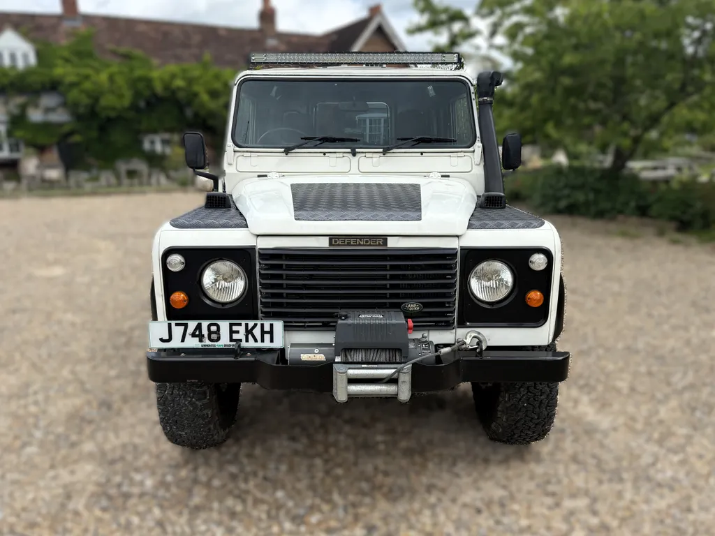 Land rover defender 90 ezeqlmpnu l5gp2ia9w9w