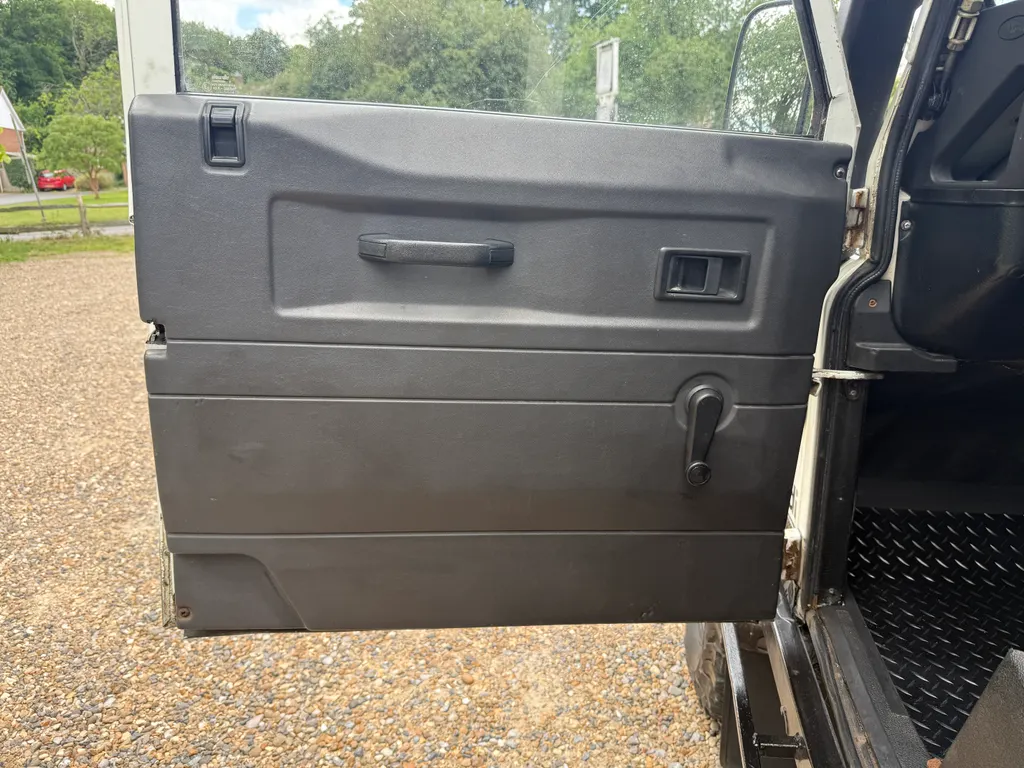Land rover defender 90 jtqfqdxys2m tpqiedt3q