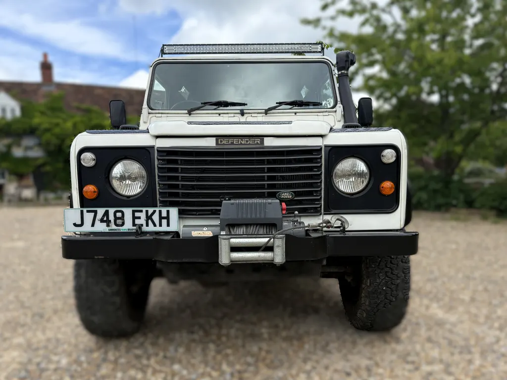 Land rover defender 90 muvvtvq1lifph9emcm9tv