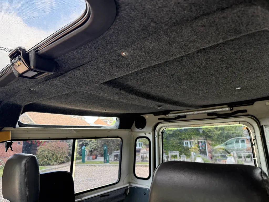 Land rover defender 90 ro2ezyad6efeqzgpdghmb