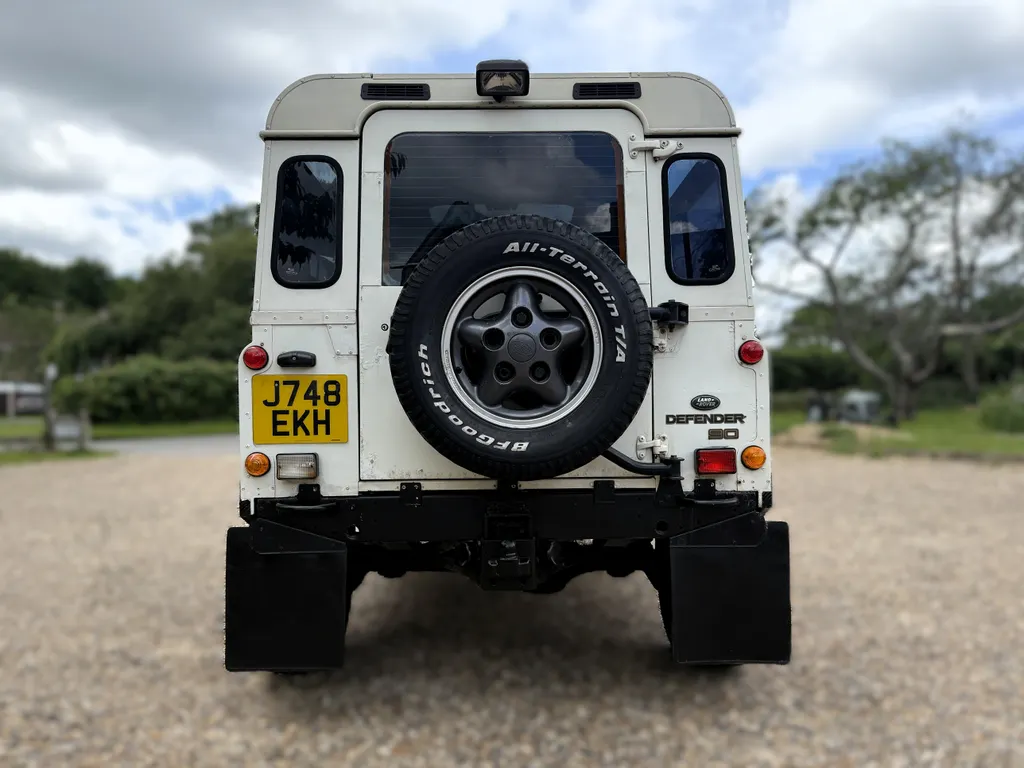 Land rover defender 90 ttho8wvipcjc6gtw vj2s