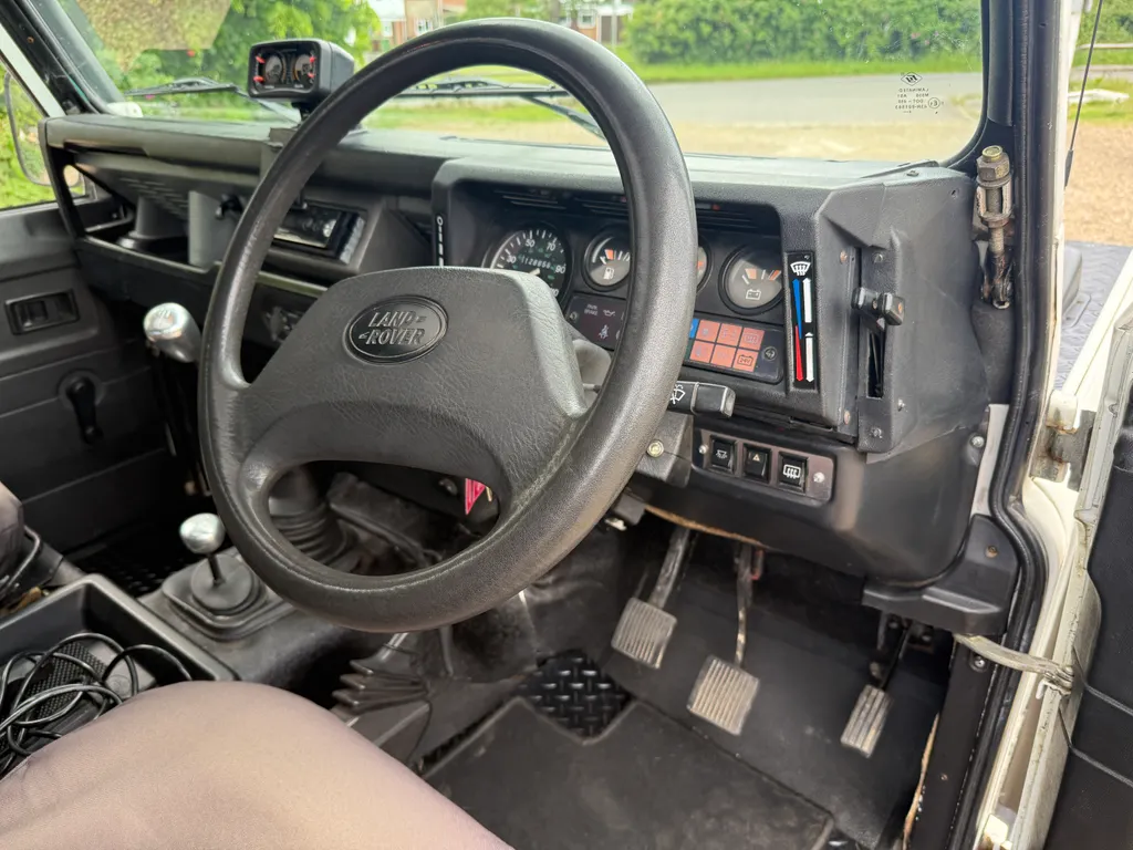 Land rover defender 90 uh wz5amqfeeclaugleyh