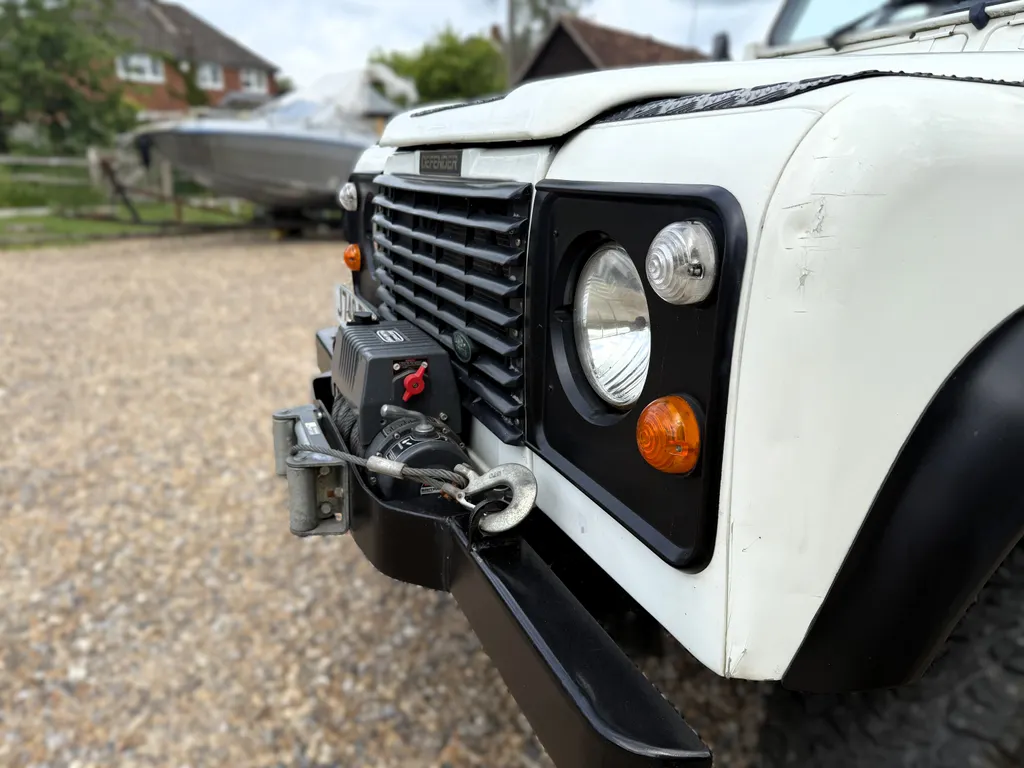Land rover defender 90 y5av jnjnmt5itz5nvsqv