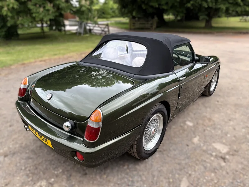 Mg roadster  m1kbtv6mueucbyfcegoy