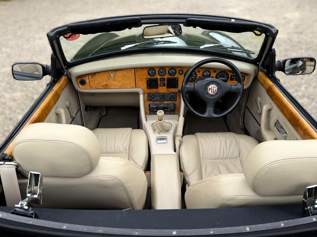 Mg roadster zrkt5bukawvjqwxxma48n