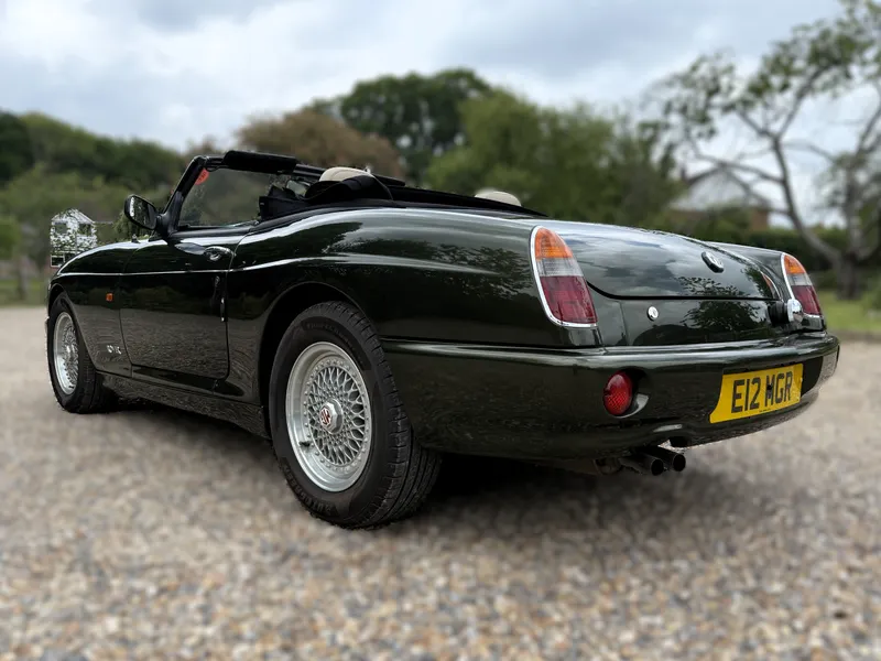Mg roadster  ob34sdkpua4aypcvliqw
