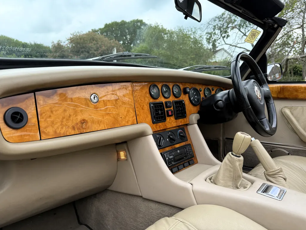 Mg roadster alakrmdrhthy9qam i3hq