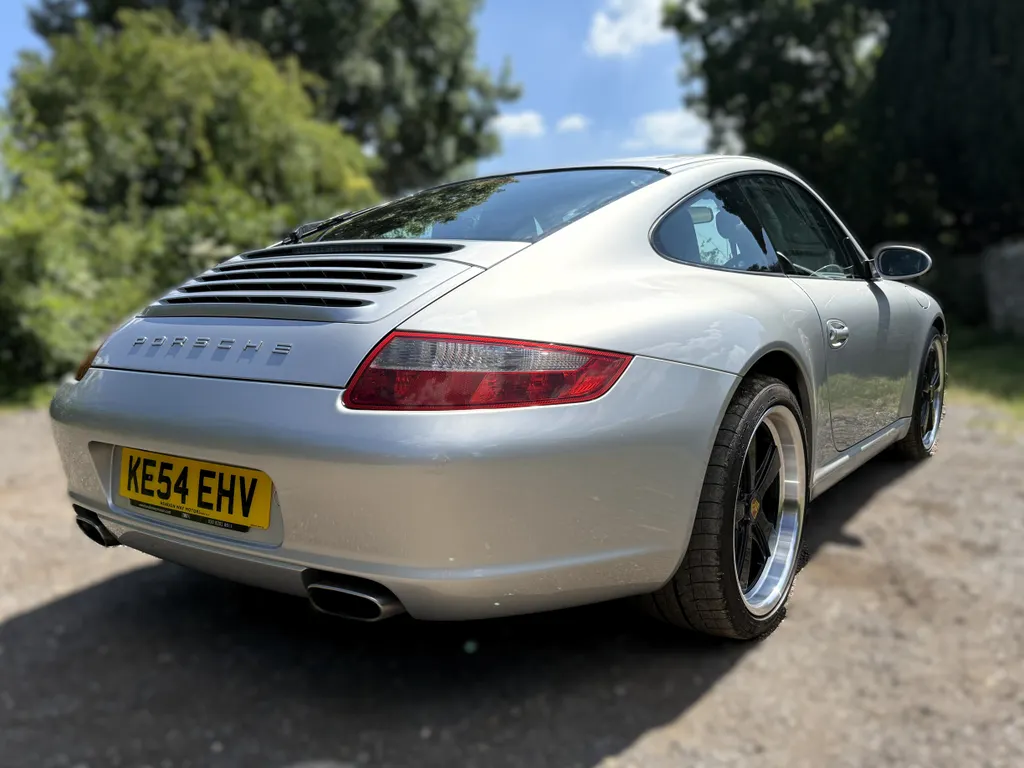 Porsche 911 0l14trh8gugr8i61czuyf