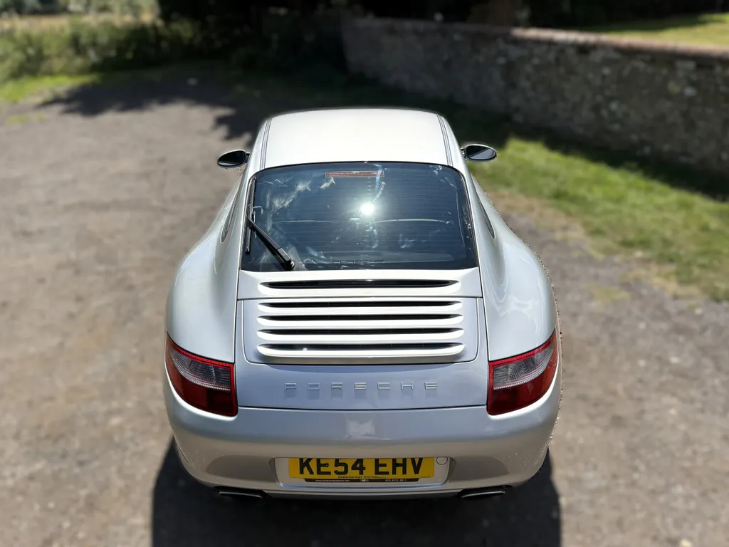 Porsche 911 lmhzibuice5jqm0gezjz5