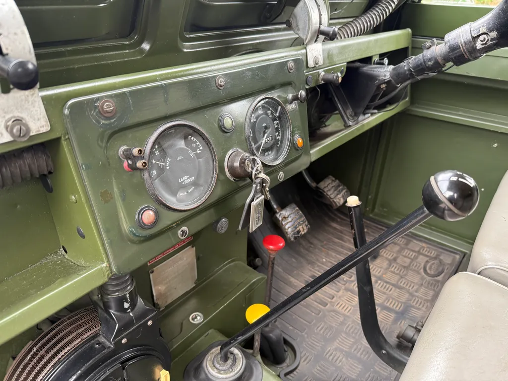 Land rover series 2 wlcrg4lajzjyagrrqe4ia