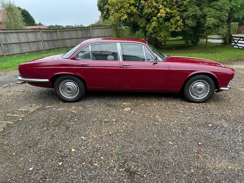 Daimler sovereign  jkohdsofsdb8i6 ovxund