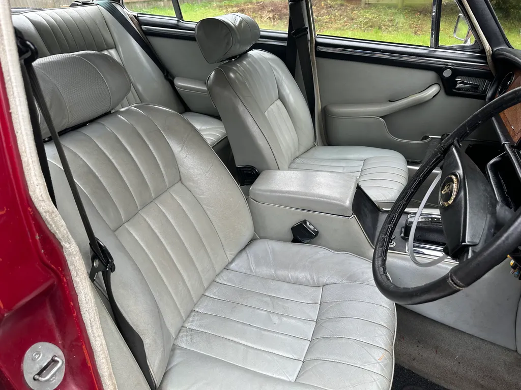 Daimler sovereign  e49qd7ef9zizyahyfrw 4
