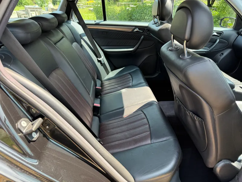 Mercedes benz c class 34hieydffchixlo6ablpi