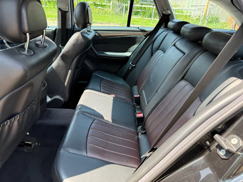 Mercedes benz c class 40b17laj1zgapnpklzcxg