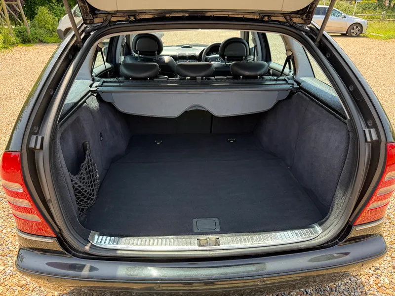 Mercedes benz c class nndx6odyig8f8 byttv4m