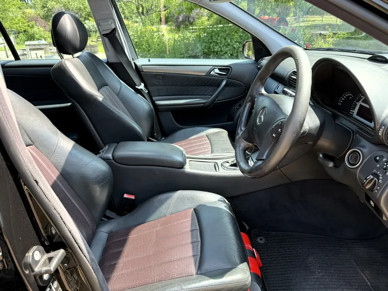 Mercedes benz c class yzzjspbvilqkngq6ieitg