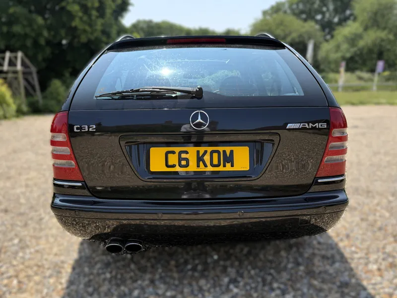 Mercedes benz c class nabonb0urx xjjz7jv3m2