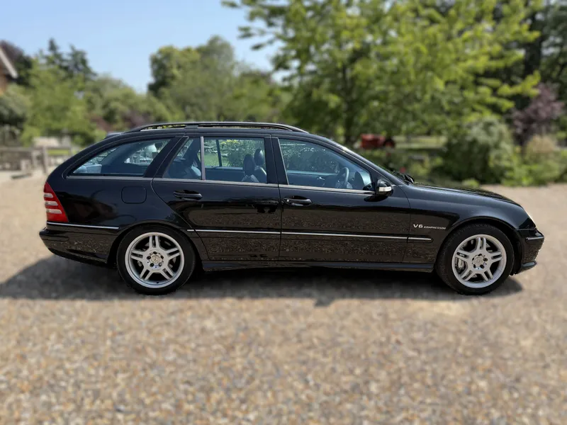 Mercedes benz c class nygzdf0vj8wbfigbawkxk