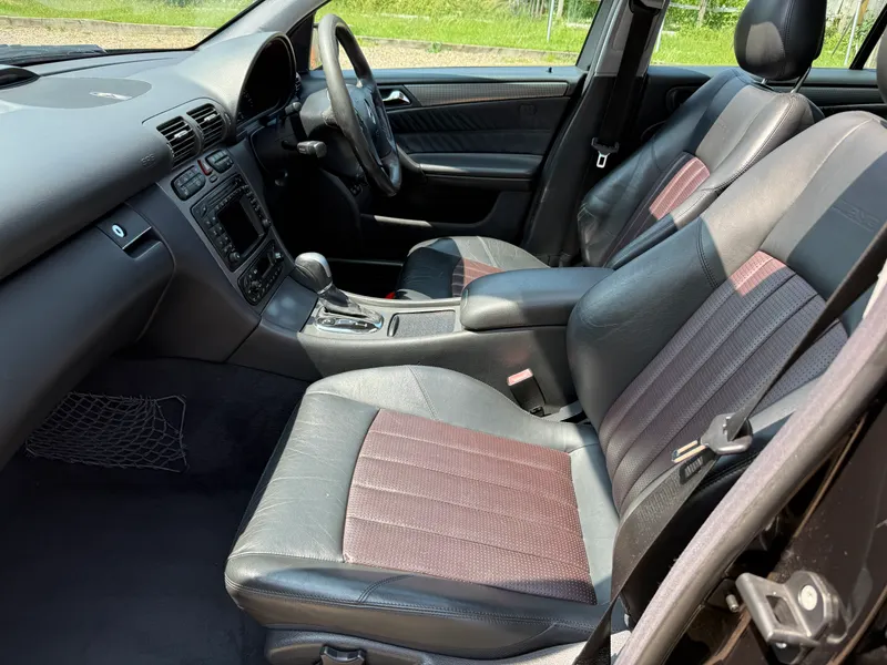 Mercedes benz c class p6ygdyl3mz 6jxwrdm3zb